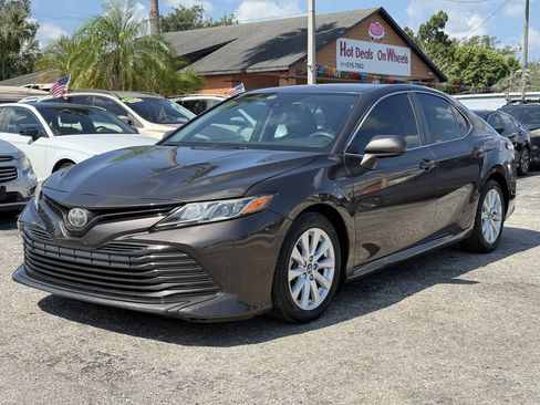 Used 2018 Toyota Camry LE FWD image 2