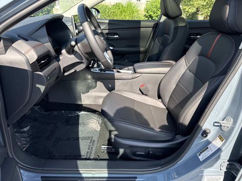 Used 2025 Nissan Sentra SR w/ SR Premium Package FWD image 24