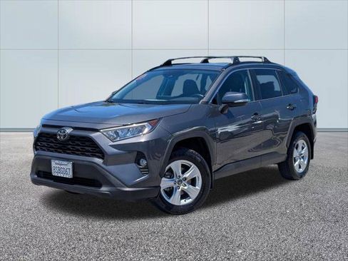 Used 2020 Toyota RAV4 XLE w/ Convenience Package FWD image 1