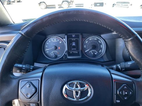 Used 2017 Toyota Tacoma TRD Sport w/ Premium & Technology Package image 10