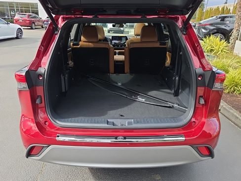 Used 2021 Toyota Highlander Platinum image 16