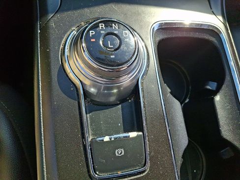 Used 2018 Ford Fusion Titanium FWD image 16