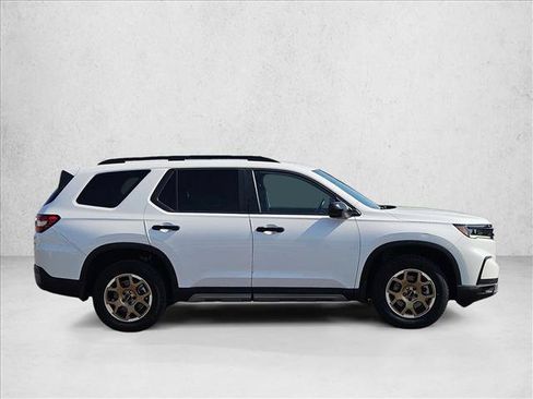 Used 2024 Honda Pilot TrailSport image 4