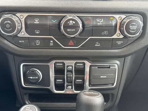 Used 2024 Jeep Gladiator Sport AWD/4WD image 24
