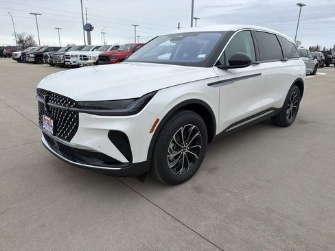 New 2026 Lincoln Nautilus Premier image 12