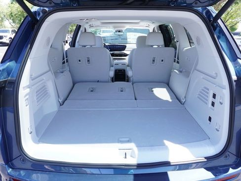 New 2026 Buick Enclave Avenir w/ Super Cruise Package FWD image 8