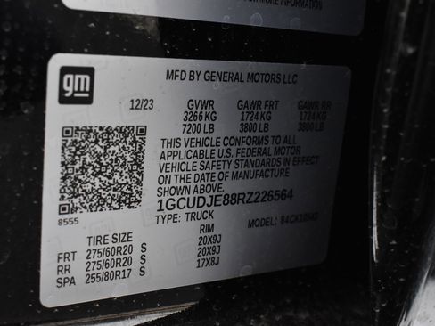 Used 2024 Chevrolet Silverado 1500 High Country w/ Technology Package image 2