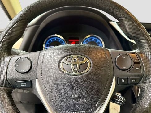 Used 2018 Toyota Corolla LE image 13