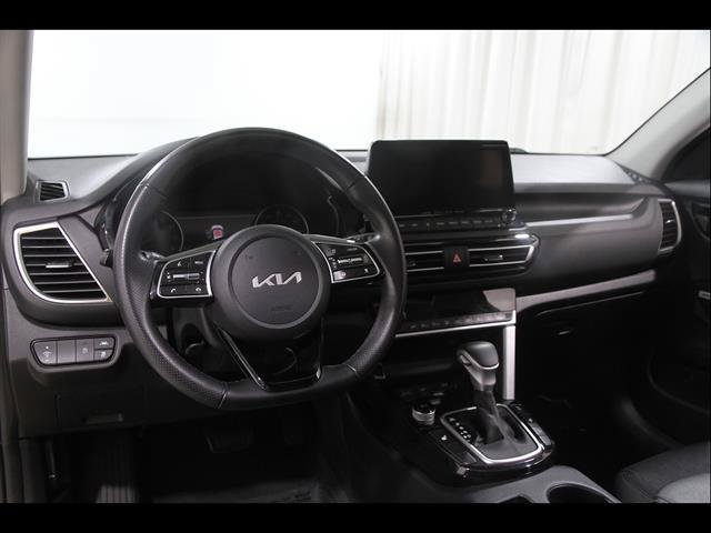 Used 2023 Kia Seltos SX w/ SX Sunroof Package AWD/4WD image 6