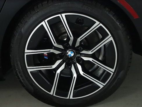 Used 2025 BMW 740i xDrive image 38