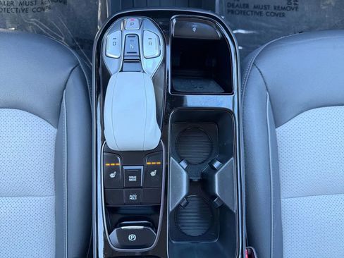 Used 2020 Hyundai Ioniq Limited image 18