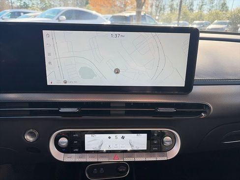 Used 2025 Genesis GV60 Advanced image 9