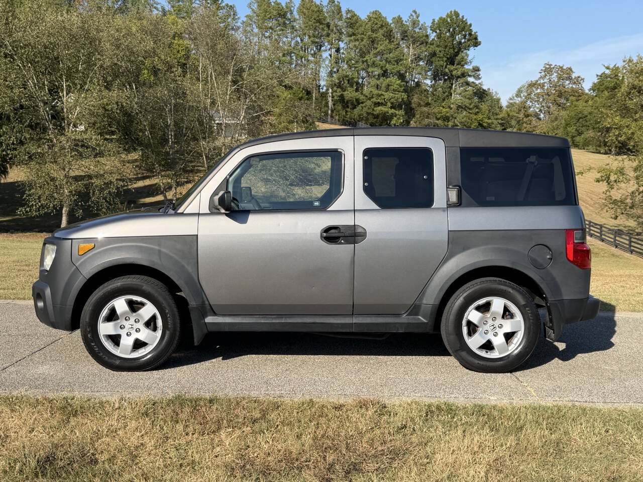 Used 2005 Honda Element EX image 2