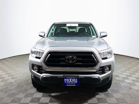 Certified 2022 Toyota Tacoma SR5 image 3
