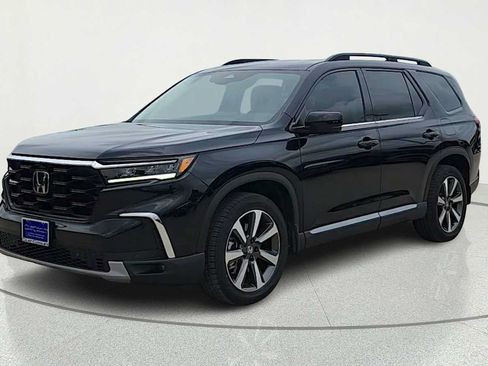 Used 2025 Honda Pilot Elite image 3