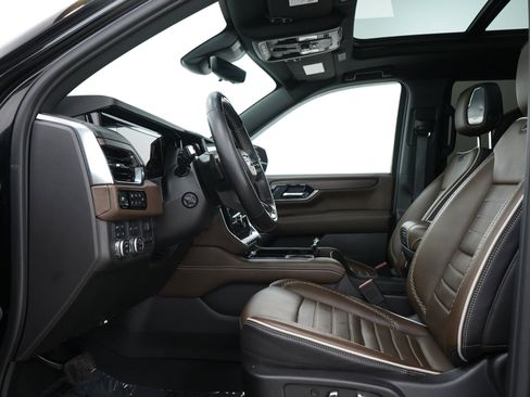 Used 2025 GMC Yukon XL Denali Ultimate AWD/4WD image 25