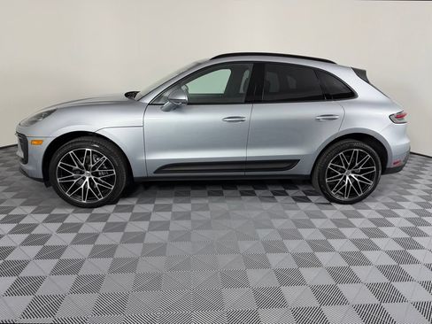 Certified 2024 Porsche Macan AWD/4WD image 2