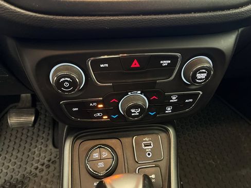 Used 2019 Jeep Compass Trailhawk AWD/4WD image 15