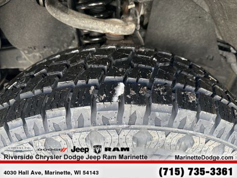 Used 2018 Toyota Tacoma SR5 w/ Four Season Floor Mat Package image 12