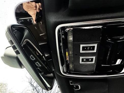 Used 2014 Land Rover Range Rover Sport HSE image 32