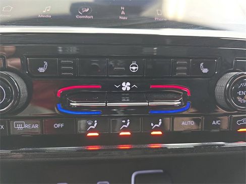 Used 2024 Jeep Grand Cherokee Limited image 33