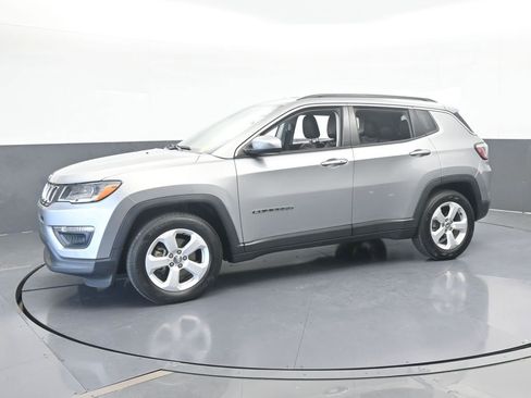 Used 2020 Jeep Compass Latitude image 2