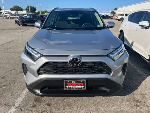 Used 2025 Toyota RAV4 XLE w/ Convenience Package FWD image 2