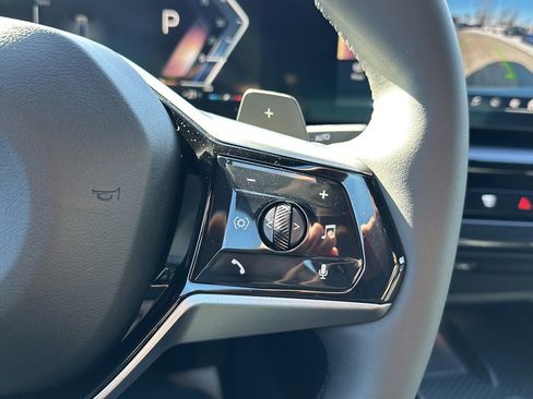 Used 2025 BMW 530i xDrive 530i xDrive w/ Premium Package image 21