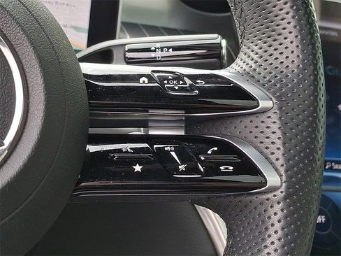 Used 2023 Mercedes-Benz GLC 300 4MATIC image 17