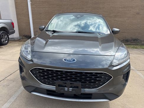 Used 2020 Ford Escape SE image 3