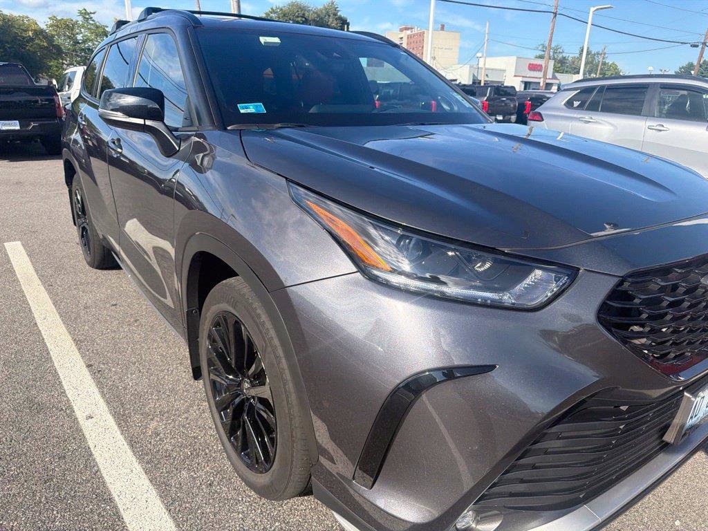Used 2025 Toyota Highlander XSE AWD/4WD image 1