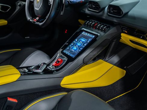 Used 2021 Lamborghini Huracan EVO RWD image 19