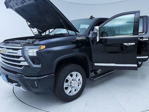 Used 2024 Chevrolet Silverado 2500 High Country w/ Technology Package AWD/4WD image 10
