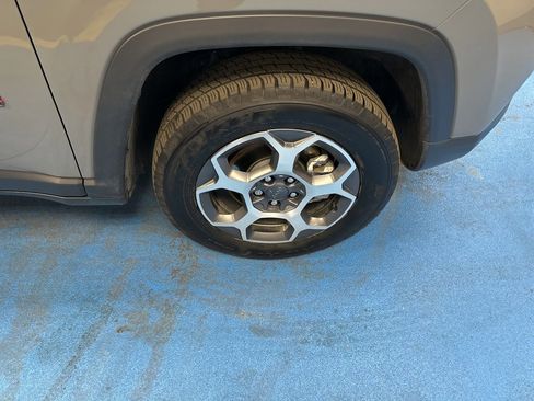 Used 2022 Jeep Compass Trailhawk w/ Trailhawk Elite Group image 3