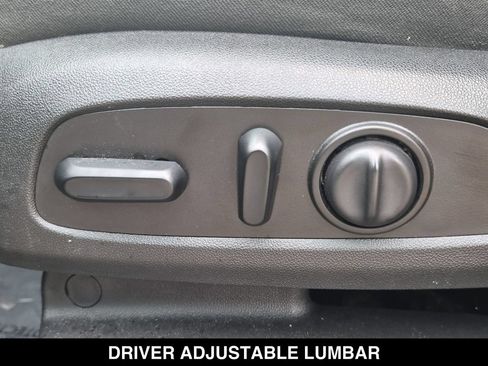 Used 2019 Chevrolet Equinox LT w/ Driver Convenience Package FWD image 19