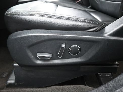 Certified 2018 Ford Explorer XLT w/ Equipment Group 202A image 11