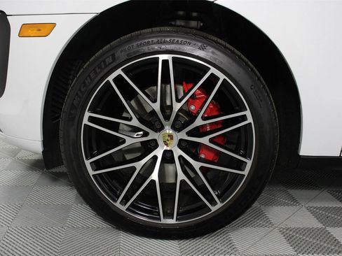 Certified 2025 Porsche Macan S image 30