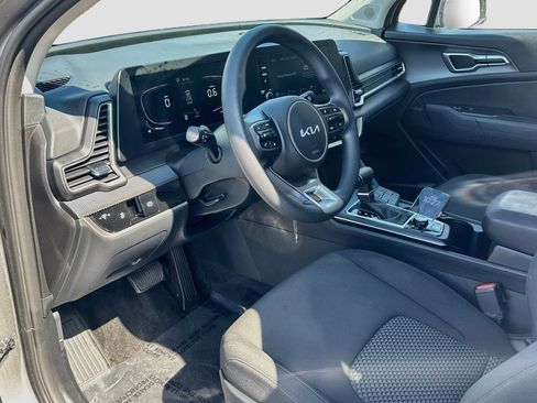 Used 2025 Kia Sportage LX FWD image 9