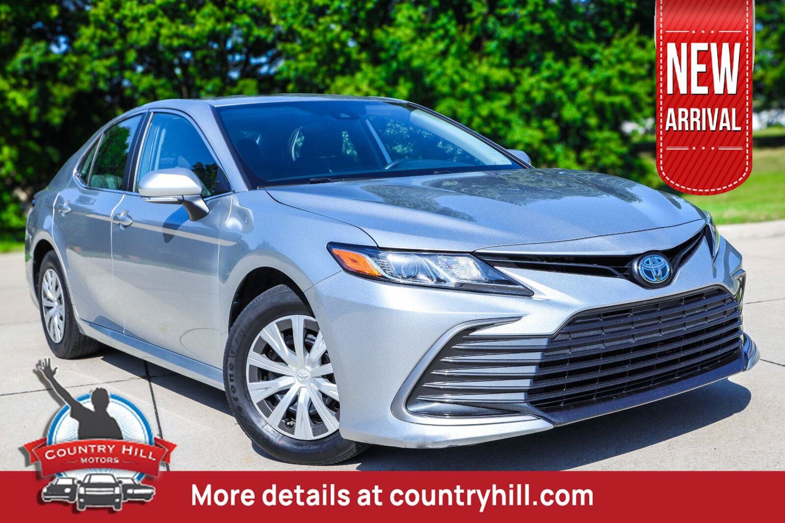 Used 2022 Toyota Camry LE FWD image 1