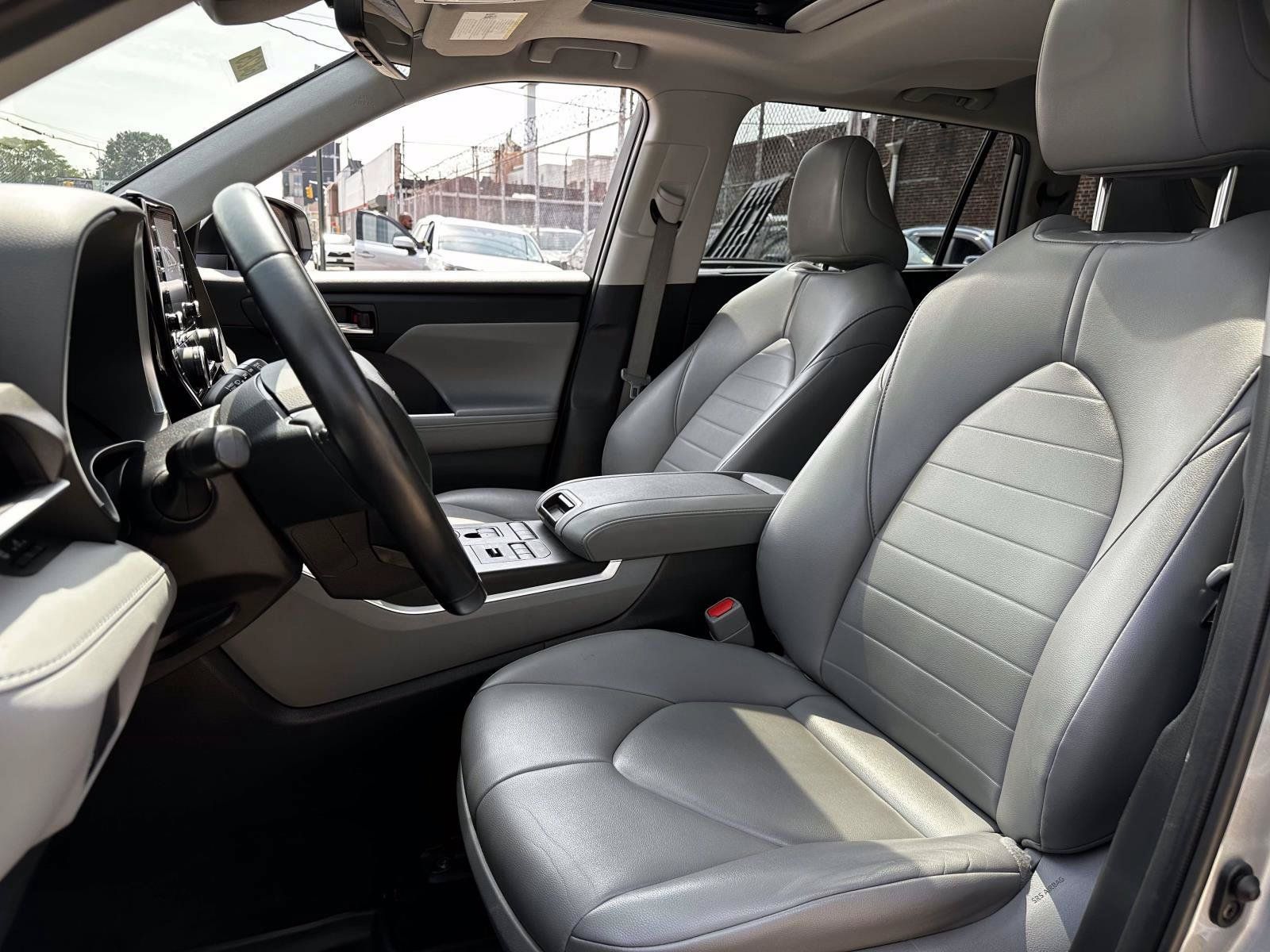 Certified 2021 Toyota Highlander XLE AWD/4WD image 16