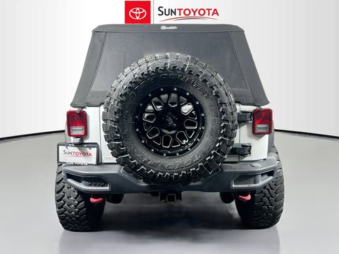 Used 2016 Jeep Wrangler Unlimited Rubicon AWD/4WD image 5