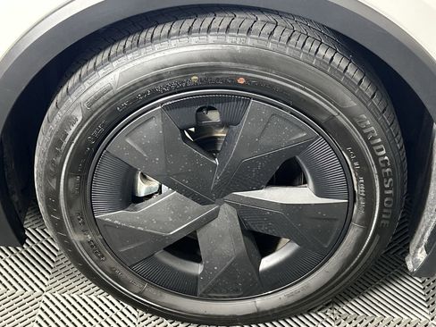 Used 2025 Toyota Prius Plug-In Hybrid image 9