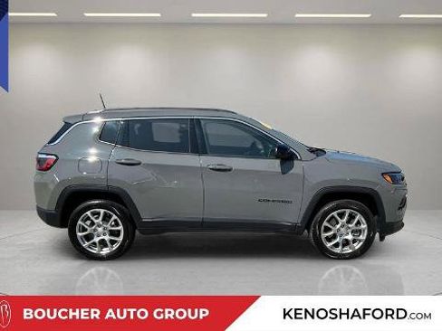 Used 2023 Jeep Compass Latitude w/ Sun and Sound Group AWD/4WD image 4