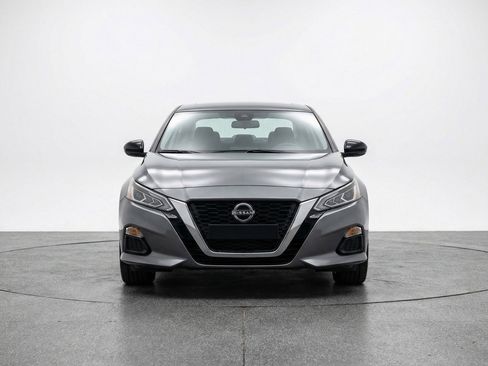 Used 2025 Nissan Altima 2.5 SV image 2