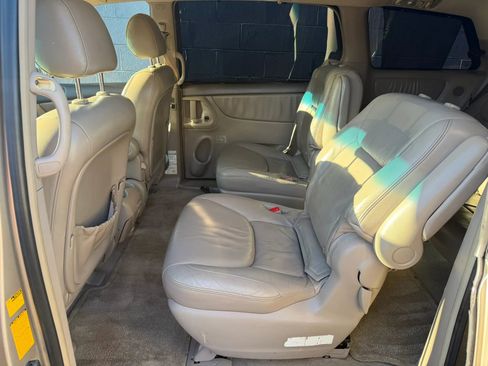 Used 2004 Toyota Sienna XLE image 13