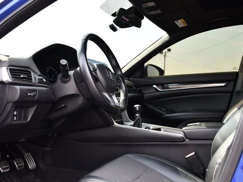 Used 2018 Honda Accord Sport image 15