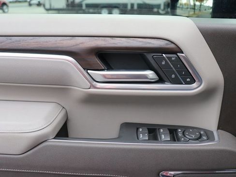 New 2025 GMC Sierra 3500 SLT w/ SLT Premium Package image 17