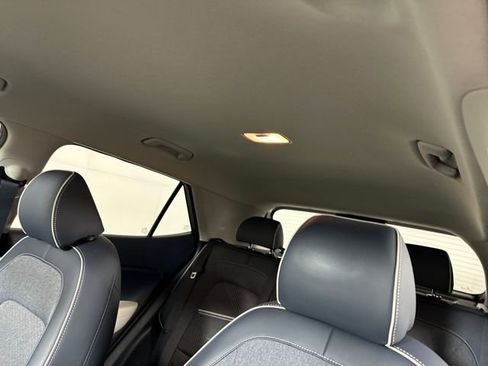 Used 2020 Hyundai Venue image 12