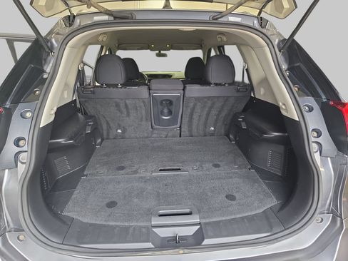 Used 2017 Nissan Rogue SV AWD/4WD image 15