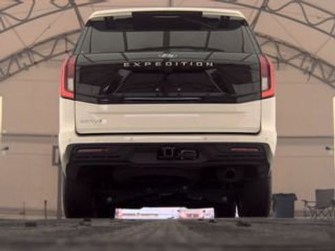Used 2025 Ford Expedition Active AWD/4WD image 5